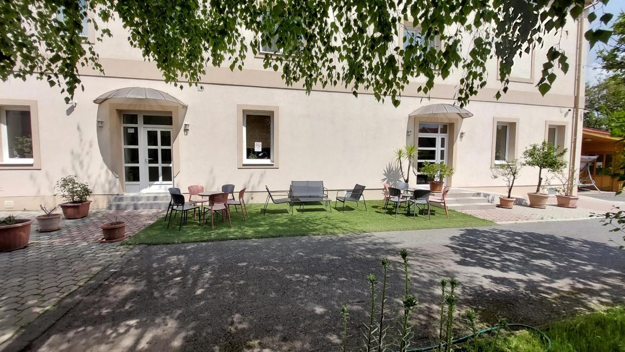 Oazis Panzio Bed & Breakfast Nagykanizsa Exterior photo